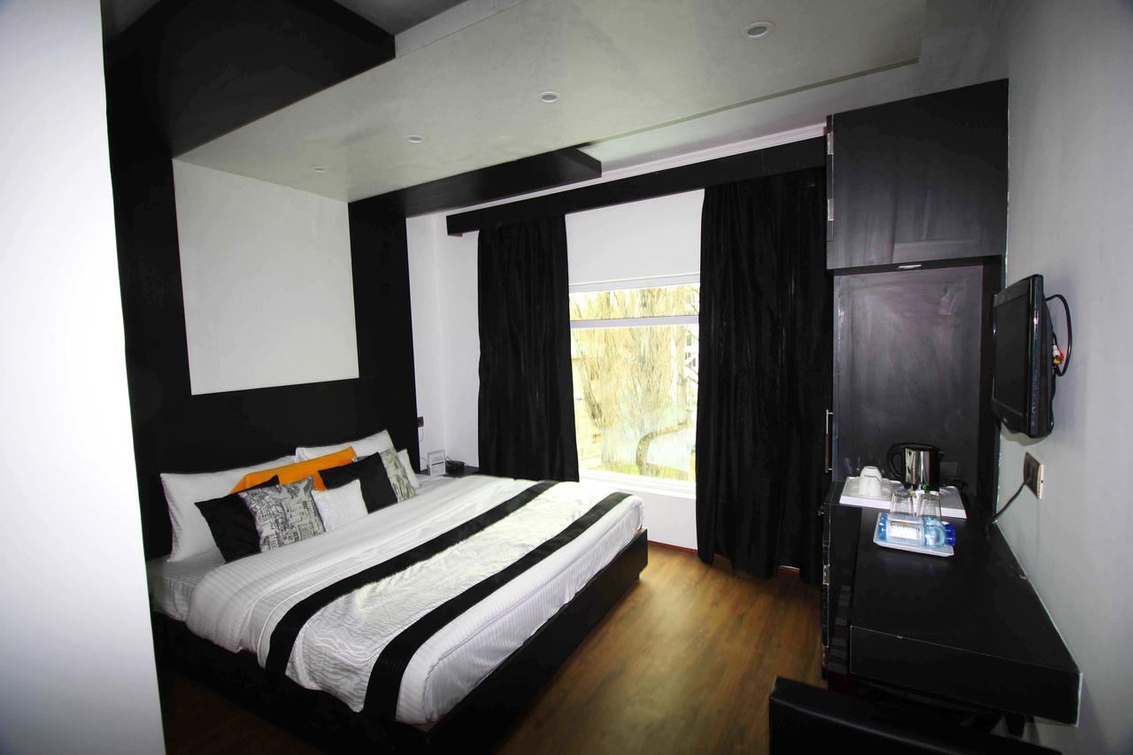 Hotel Green Leaf Srīnagar Eksteriør billede